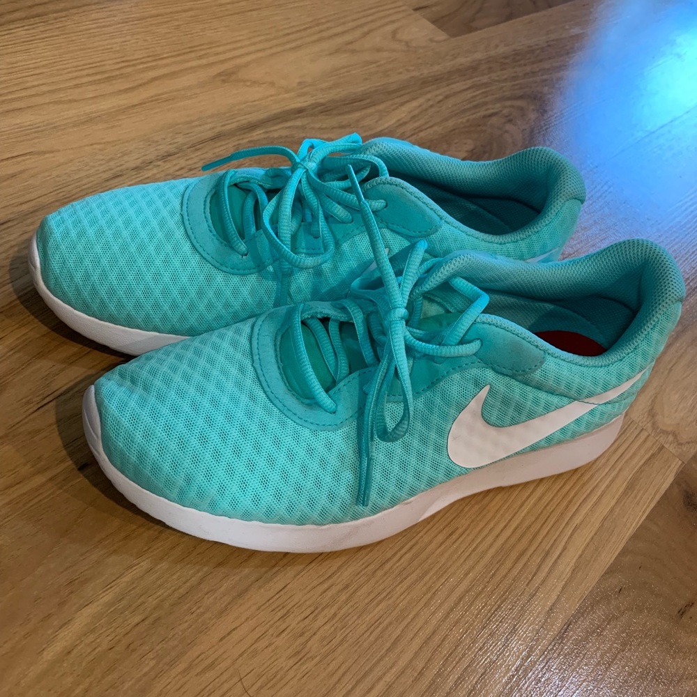 Nike Mint Blue Tanjun Size 10